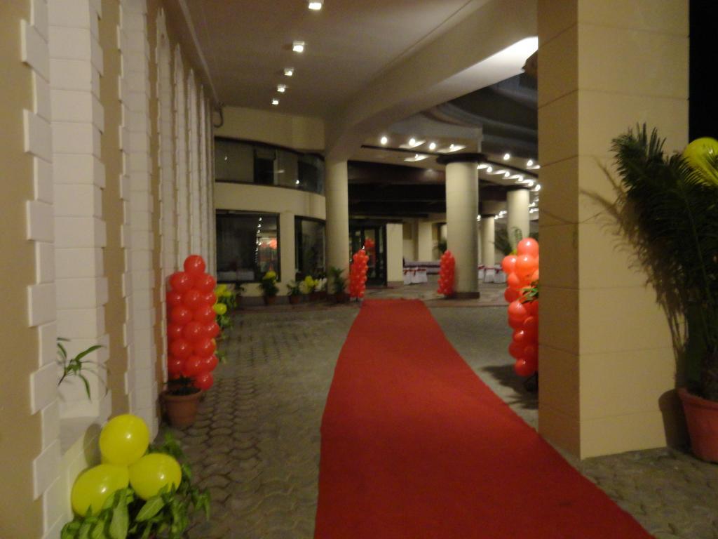Gulmor Hotel Лудяна Екстериор снимка