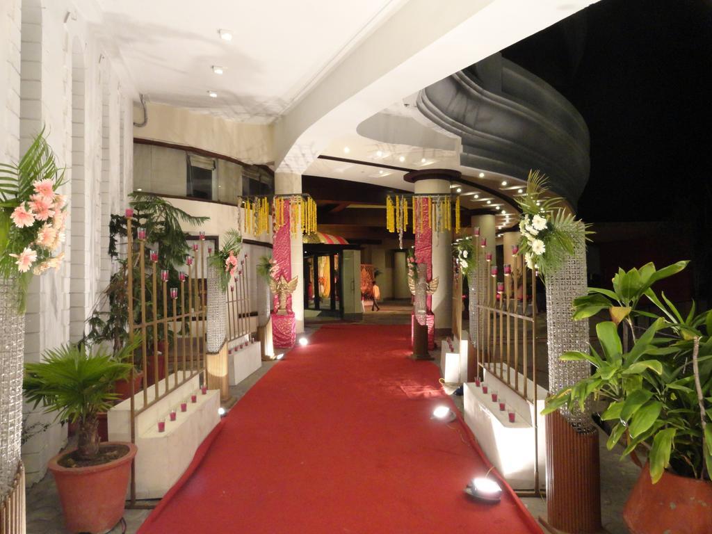 Gulmor Hotel Лудяна Екстериор снимка