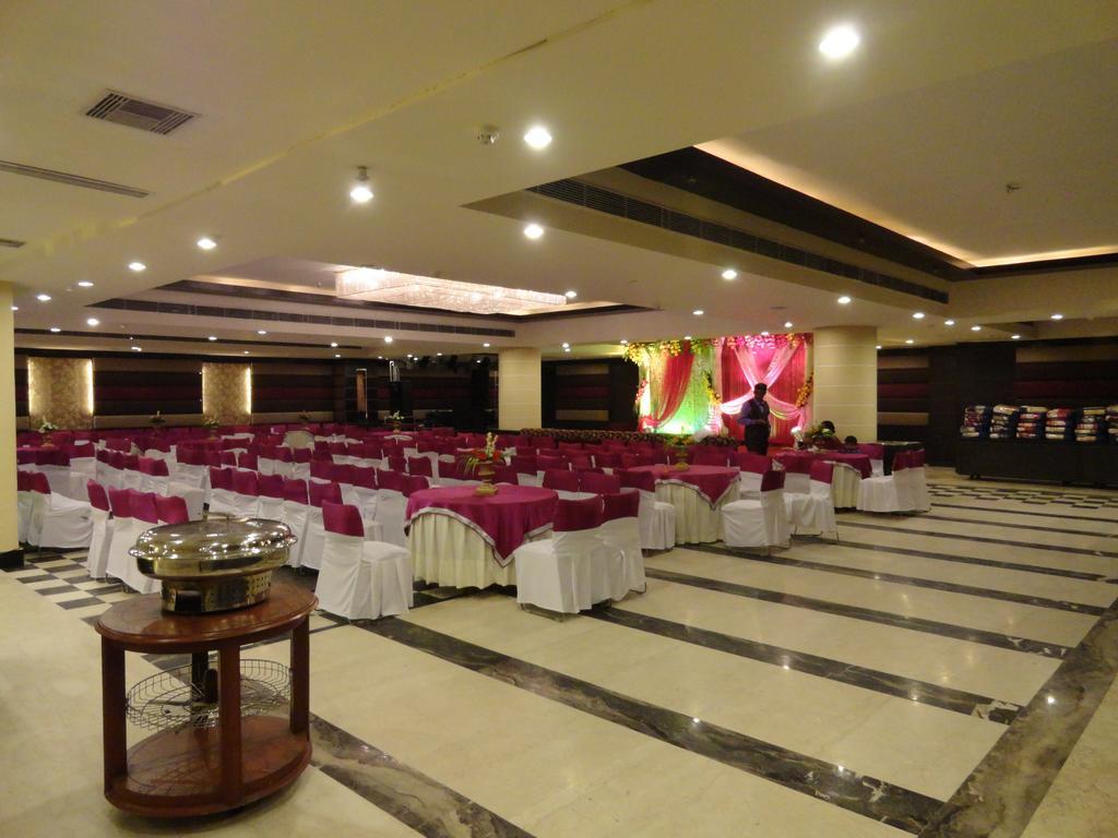 Gulmor Hotel Лудяна Екстериор снимка