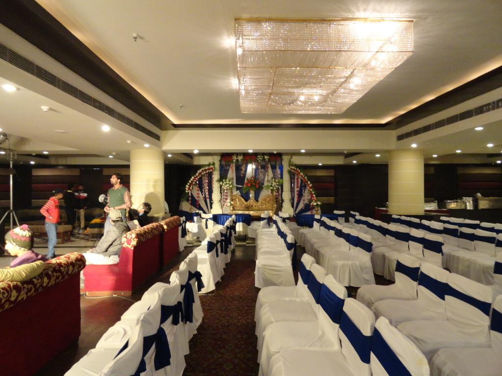 Gulmor Hotel Лудяна Екстериор снимка