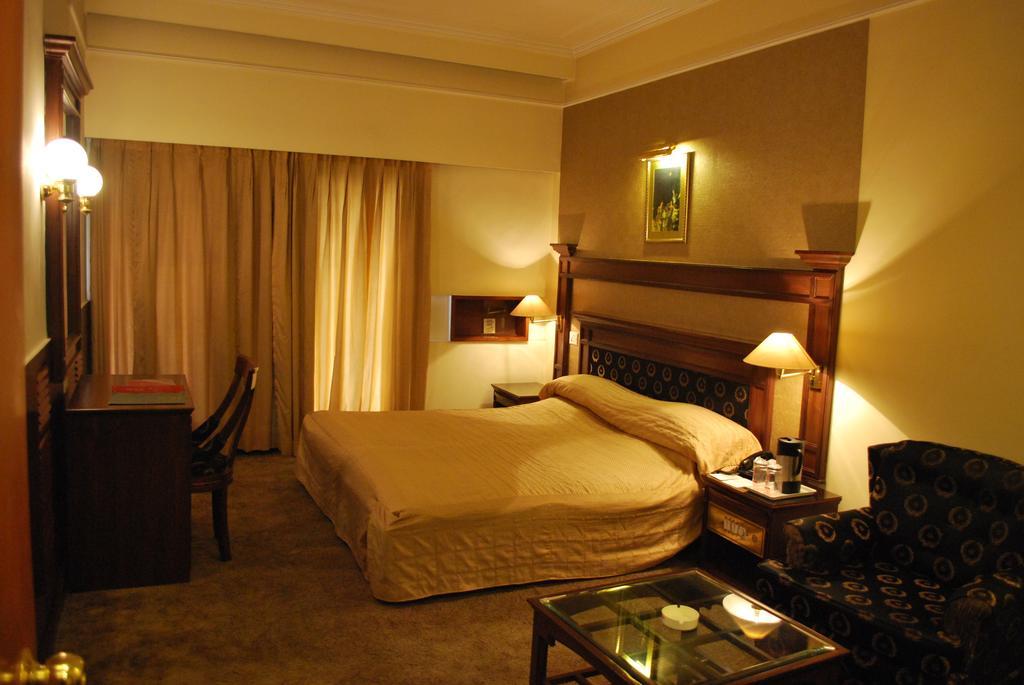 Gulmor Hotel Лудяна Стая снимка